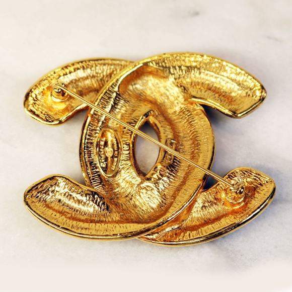 CHANEL CC Logo Quilted Matelasse Brooch Gold Auth w/Box CC Quilted Brooch - Picture 15 of 15